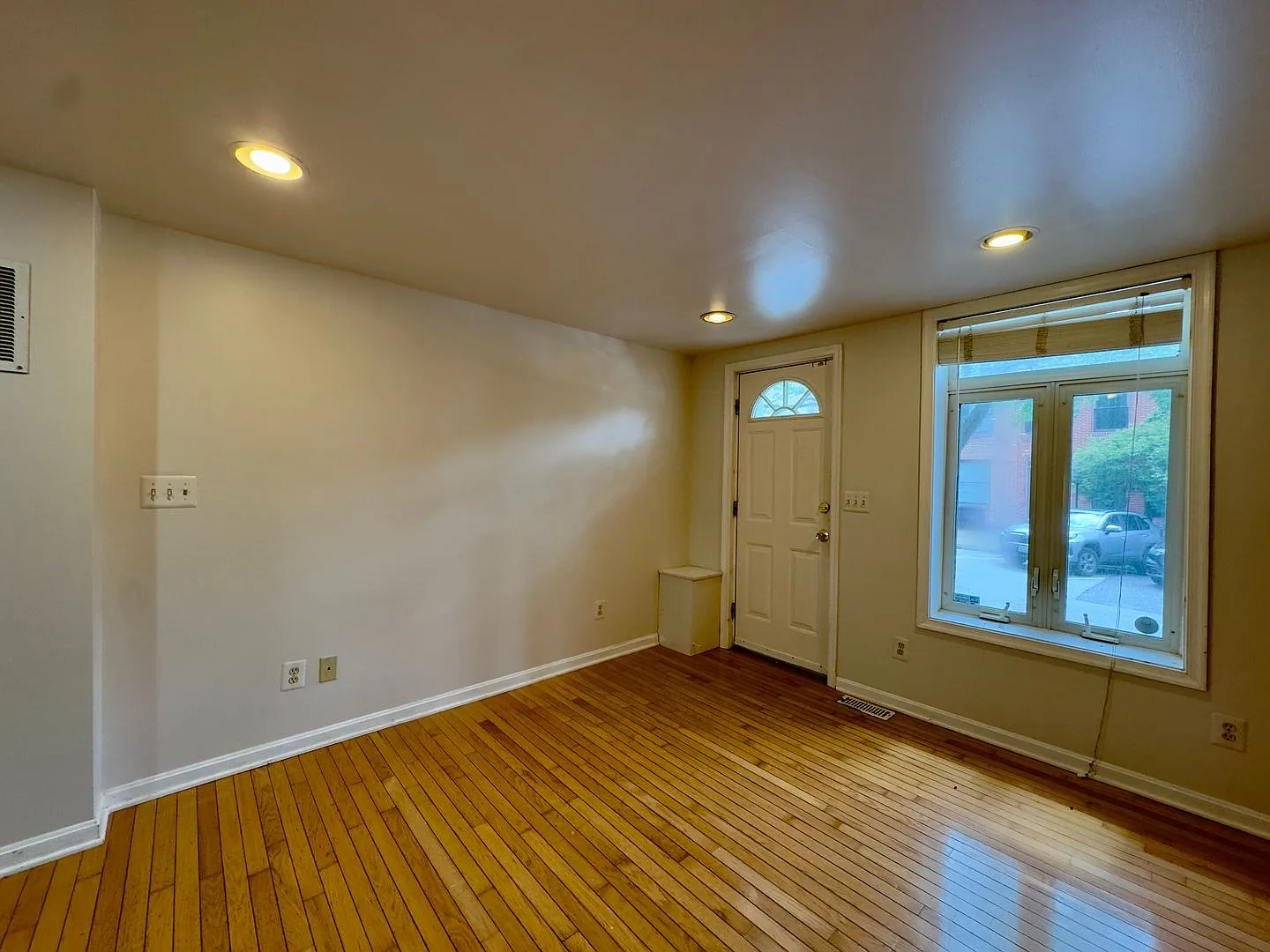 Charming 2BD/1.5BA Townhome in Canton, MD! — Photo 4
