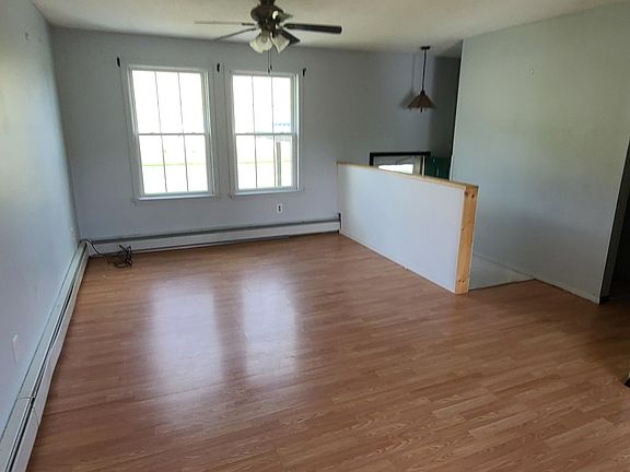3rd image of 18 Helen Ln