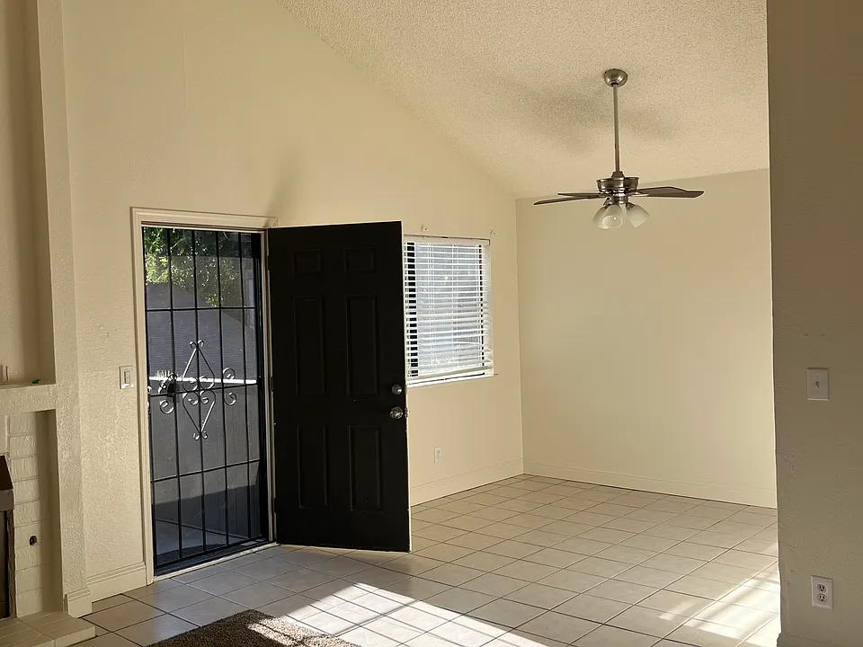 1190 S Winery Ave #276