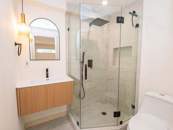 3rd image of 2515 W 85th St #3/4