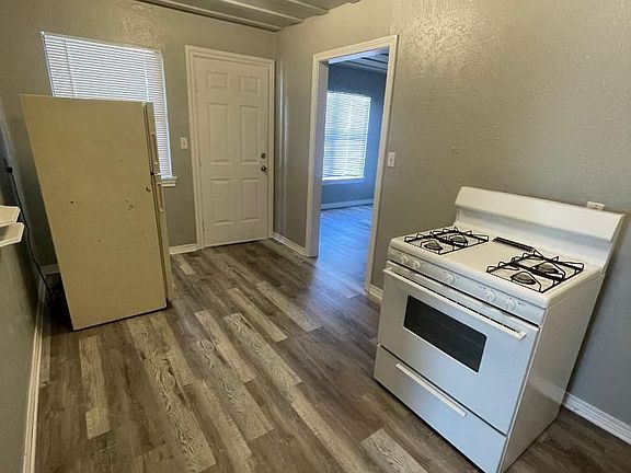 5th image of 1026 Arkansas St