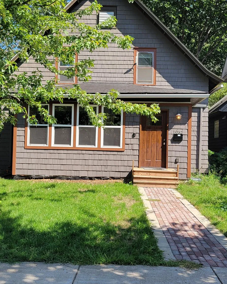 5 bed, 2000 sqft, $2,850 — Photo 1