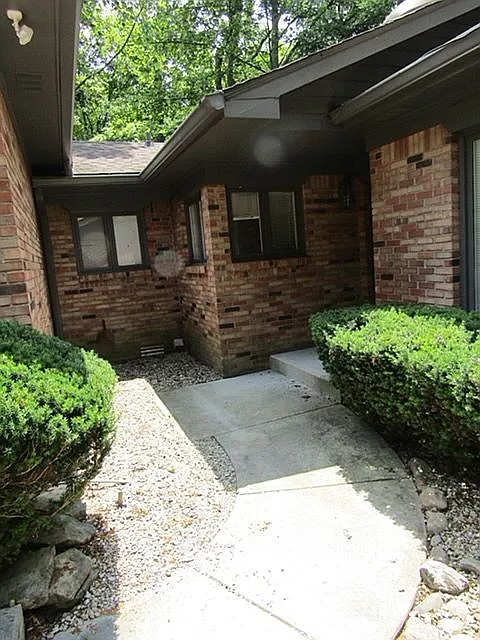 5215 Windridge Dr photo 1