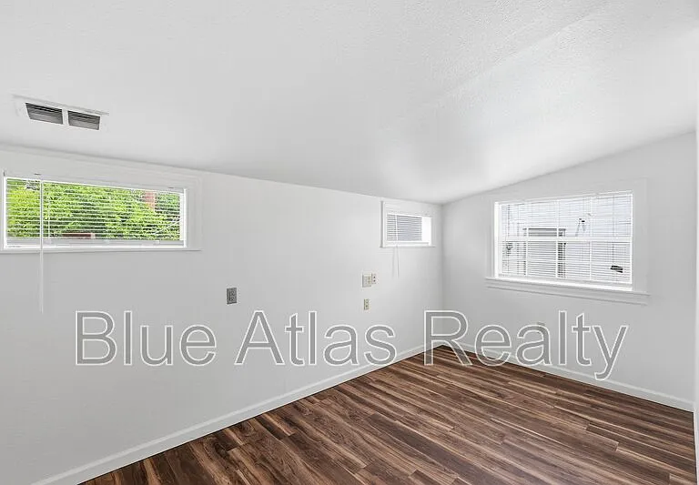 2112 Ederville Rd S — Photo 9