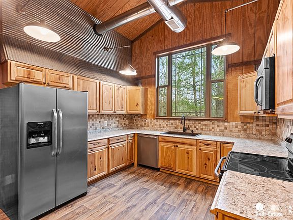 4th image of 127 Dew Drop Ln