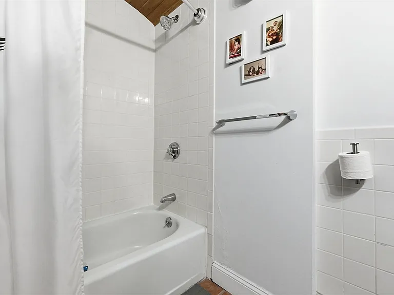 493 E 7th St #1 — Photo 12