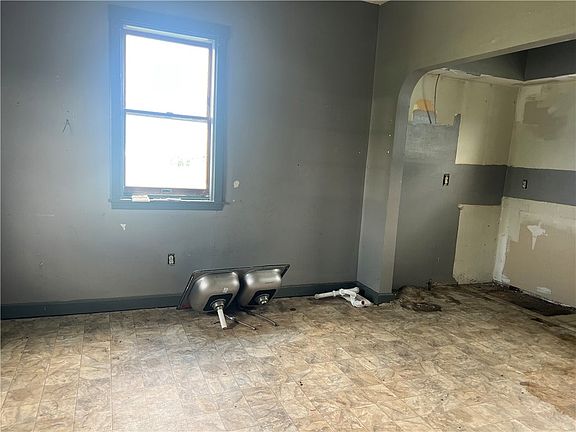 4th image of 1002 Fruit Ave