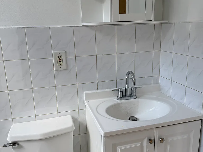 65 Westervelt Ave #2L — Photo 9