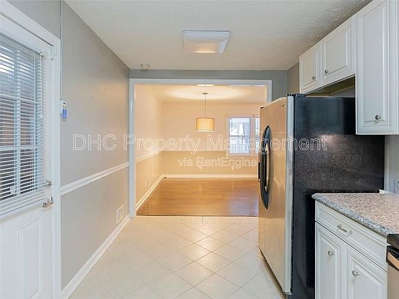 4th image of 161 Larose Cir SE