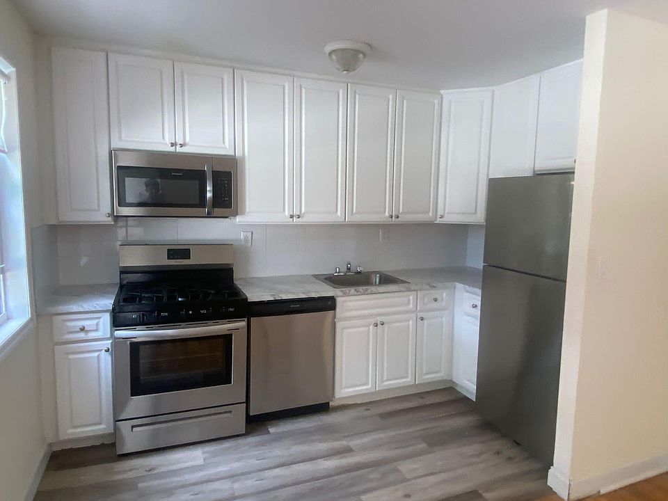 2nd image of 122 Holgate Dr #209