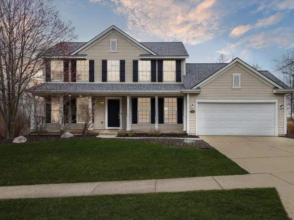 2881 N Saddle Ridge Ct NE, Rockford, MI 49341