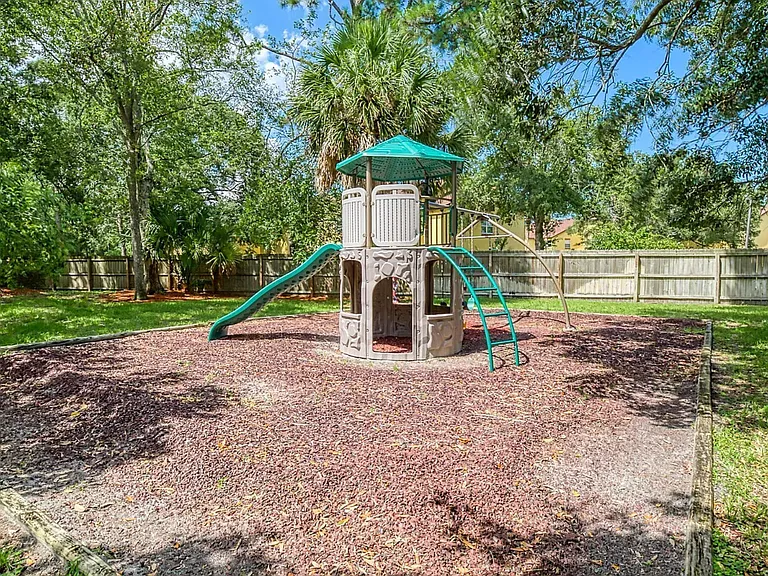 331 Greencastle Dr — Photo 37