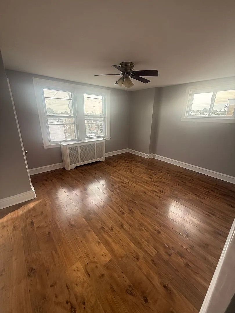 270 Rosemar Street — Photo 4