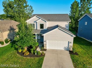 320 Hidden Riv E, Holly, MI 48442