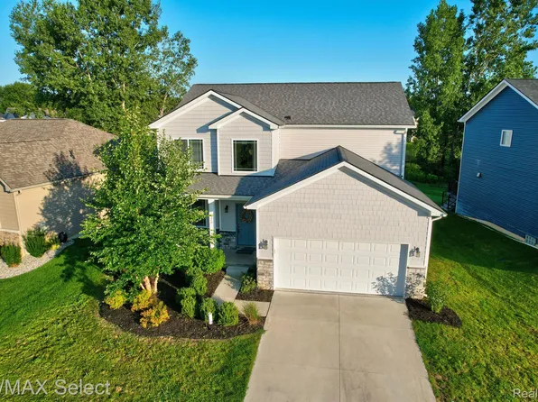 320 Hidden Riv E, Holly, MI 48442