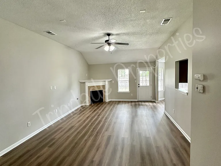 5673 Bedford Loop E — Photo 2