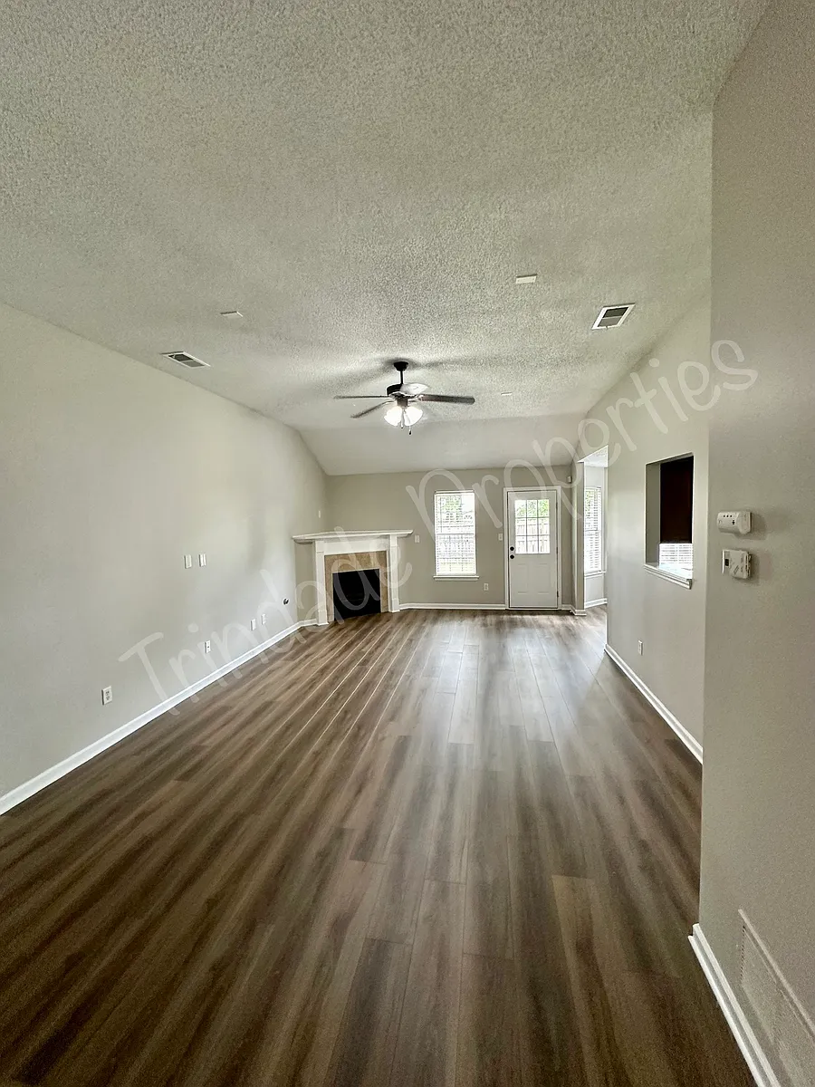 Building Photo - 5673 Bedford Loop E