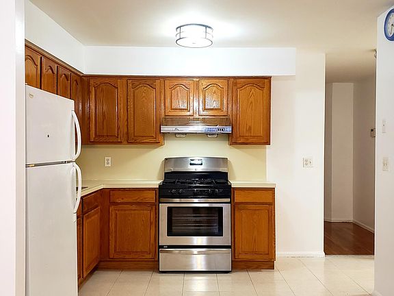4th image of 1539 74th St #1