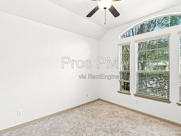 18843 Cove Pointe Dr — Photo 12