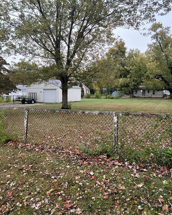 2nd image of 1812 Manger Ln