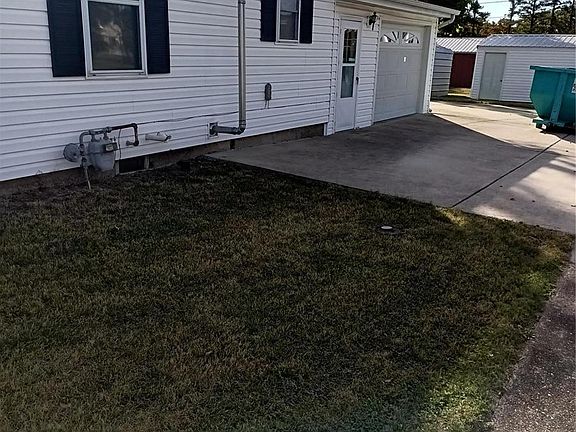4th image of 802 E Pear Ave