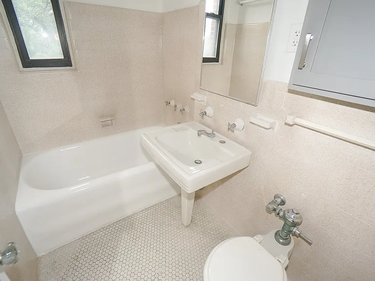 Arlington Apartments — Photo 37