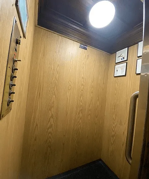 320 S. Manhattan Place — Photo 2