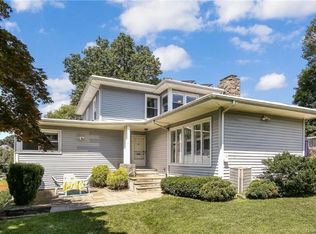 10 Harbor Dr, Port Chester, NY 10573