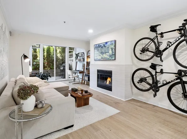 155 E 3rd St #114, North Vancouver, BC V7L 1E5