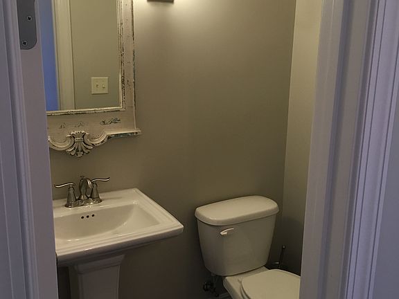 4th image of 713 Courtneyanna Pl