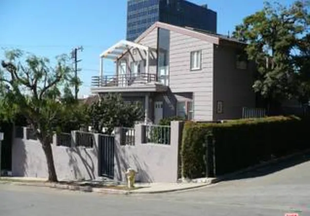 1121 Hilldale Ave