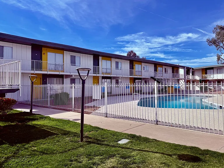 Park West Apartments — Photo 21