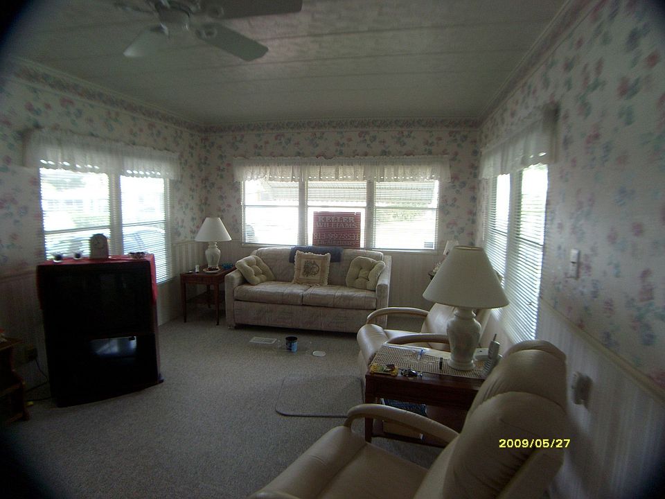 Living rm.