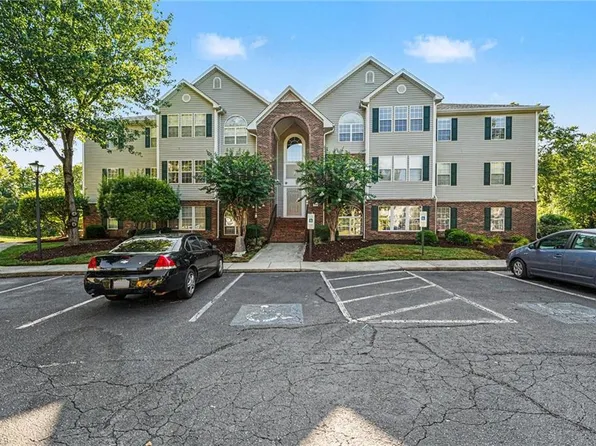 524 Scholastic Ct, Winston Salem, NC 27106
