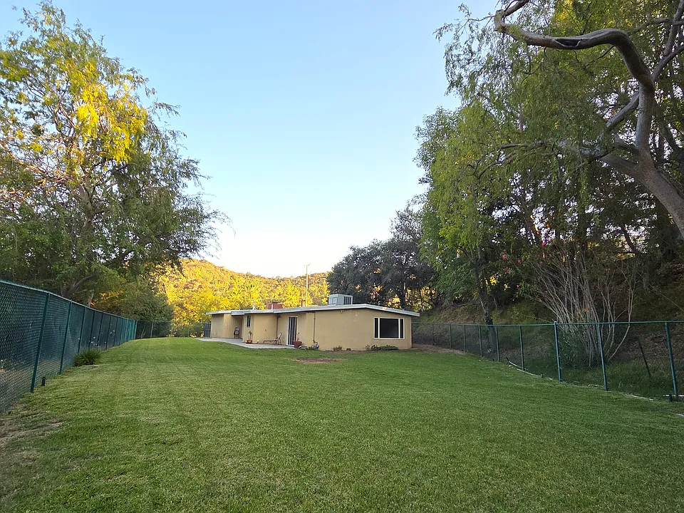 3770 Hillway Dr