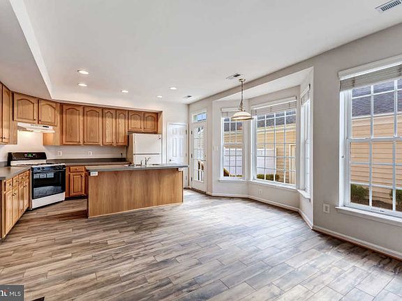 4th image of 42485 Regal Wood Dr