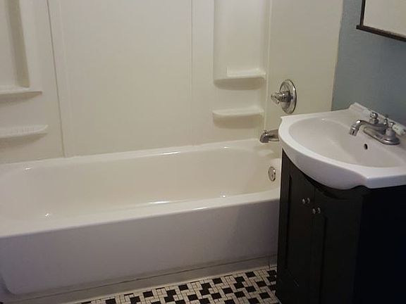 5th image of 1109 W 26th St