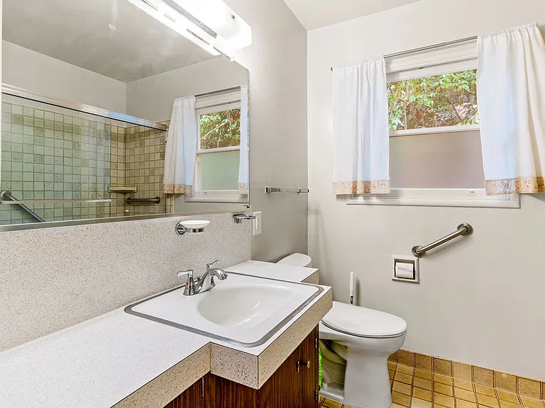 6857 Armour Dr — Photo 32