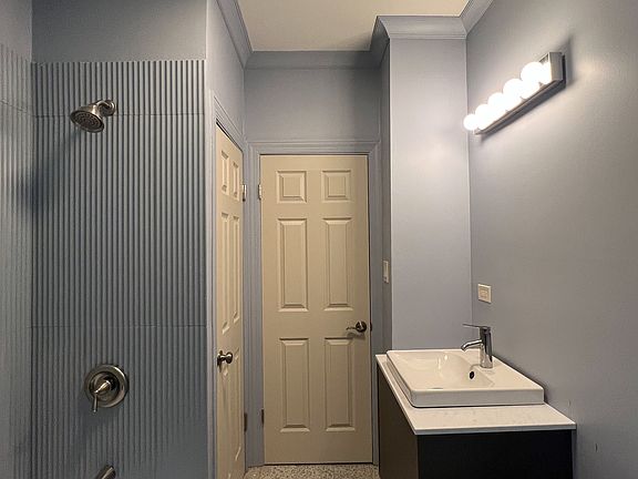 5th image of 1935 Gunderson Ave #1