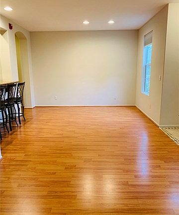 4th image of 28219 Canterbury Ct