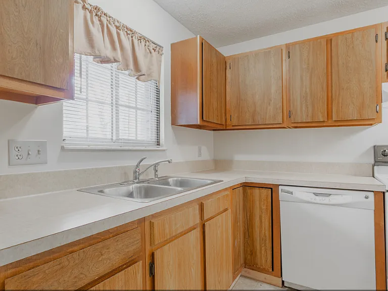 985 Wadsworth Rd #B — Photo 5