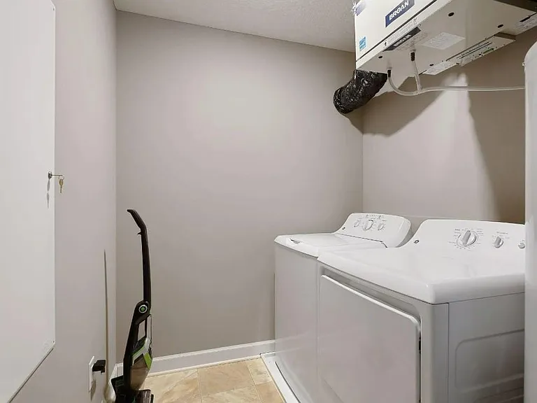 3300 Lakewood Trl — Photo 22