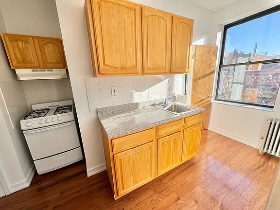 5th image of 79 Thompson St APT 15