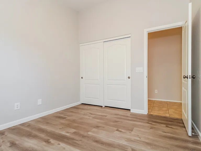 13625 W Lisbon Ln — Photo 10