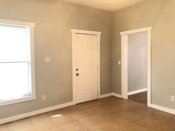 3rd image of 1916 E Columbus Dr #1