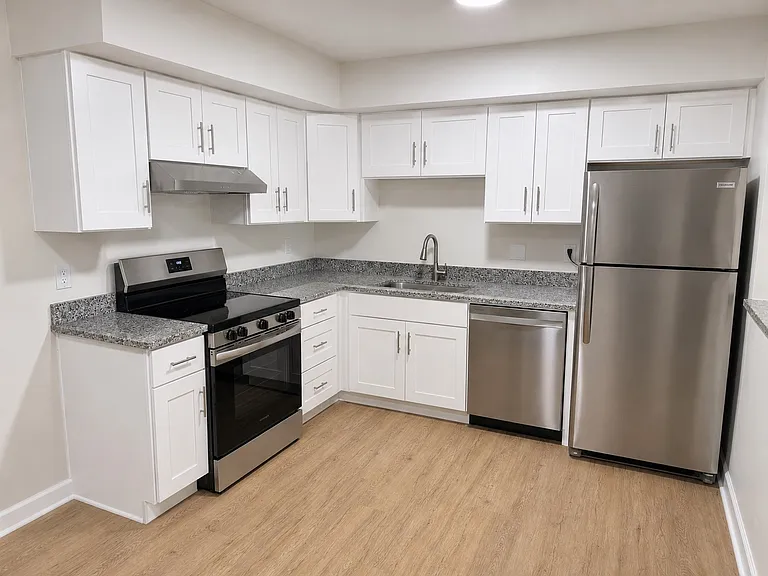 131 W Ellis Ave #8 — Photo 1