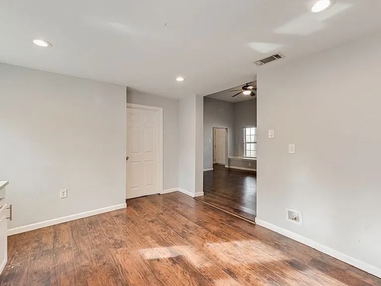500 E Main St — Photo 14