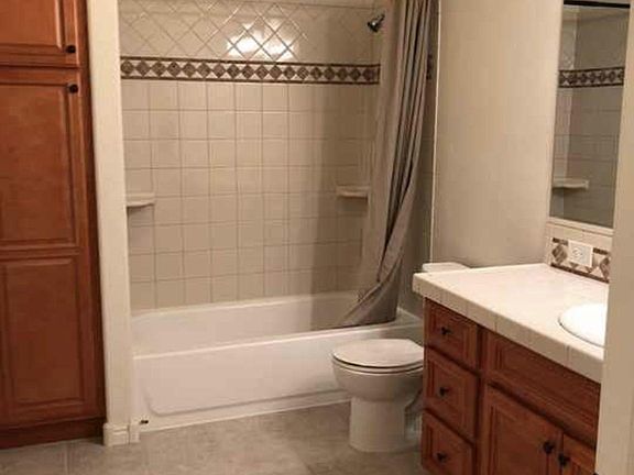 2nd image of 2121 N Gladys Dr