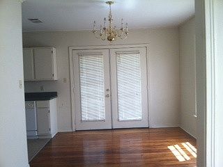 5th image of 153 E Elmwood St