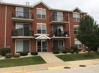 9790 Liberty Cir, Orland Park, IL